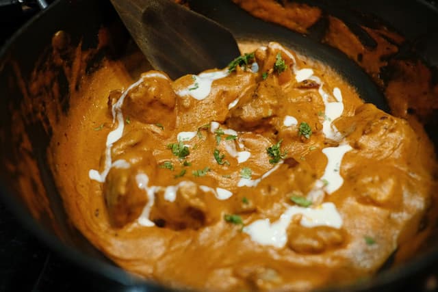 From Chole Bhature to Butter Chicken: 5 Dishes That Define Delhi’s Food Identity